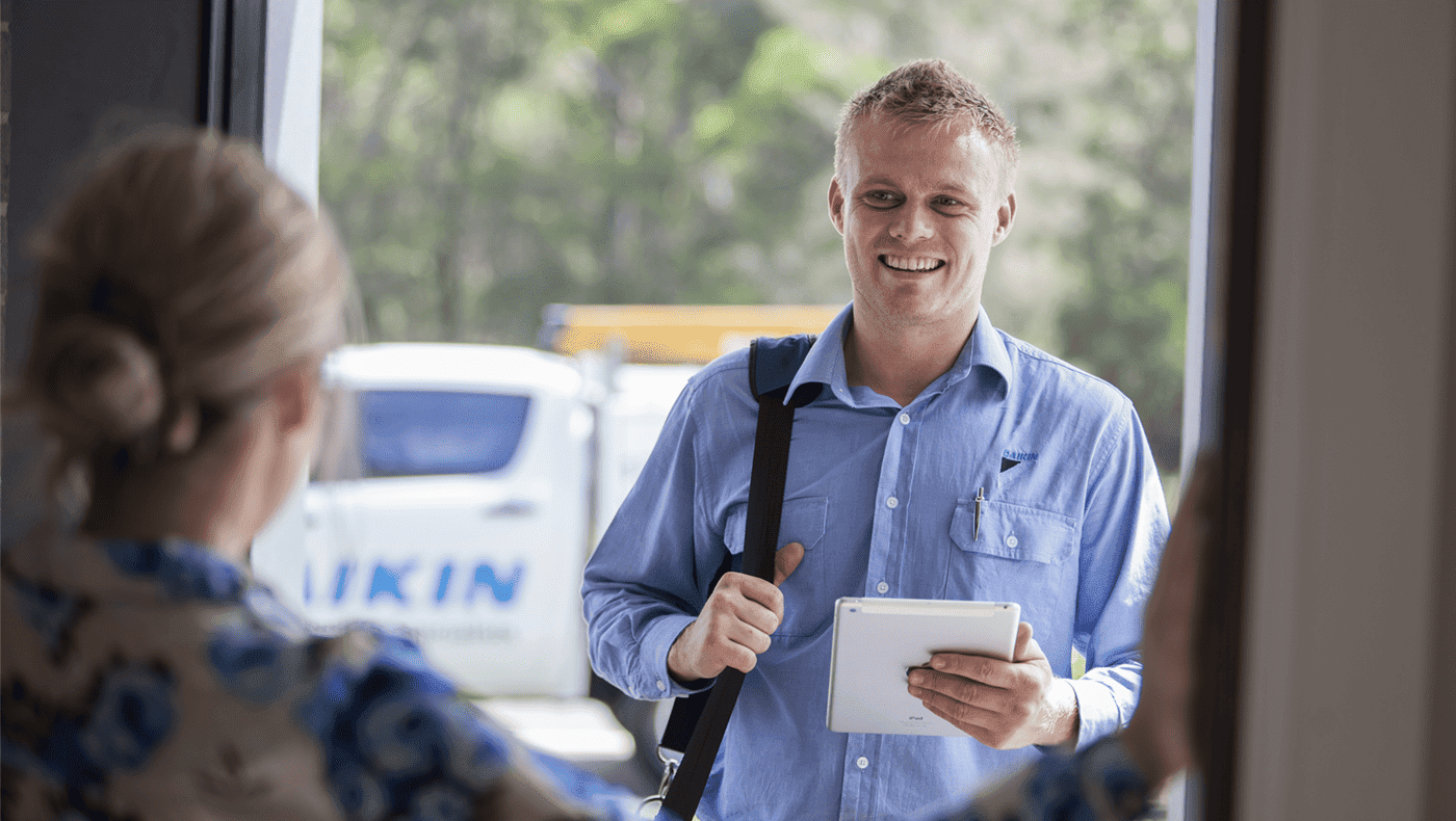 Daikin-service-at-door